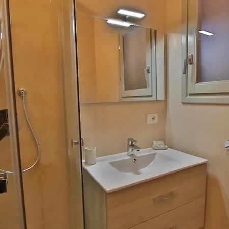 Les Au Centre Bed & Breakfast *