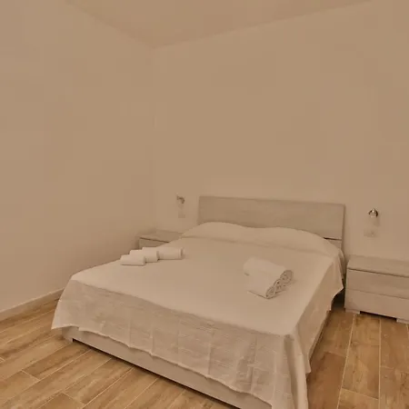 Les Au Centre サン・テオドーロ