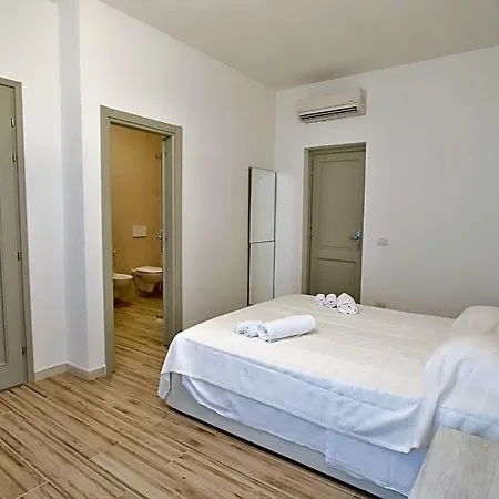 Les Au Centre Bed & Breakfast