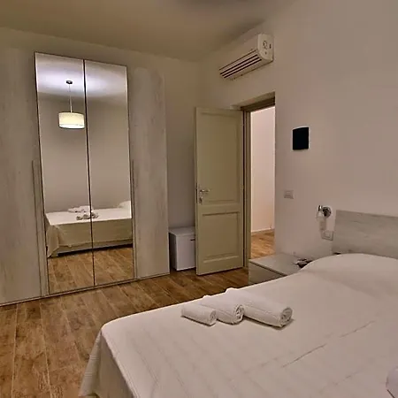 Les Au Centre Bed & Breakfast
