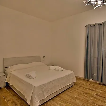 Les Au Centre Bed & Breakfast