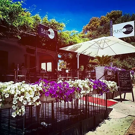 Les Au Centre Bed & Breakfast